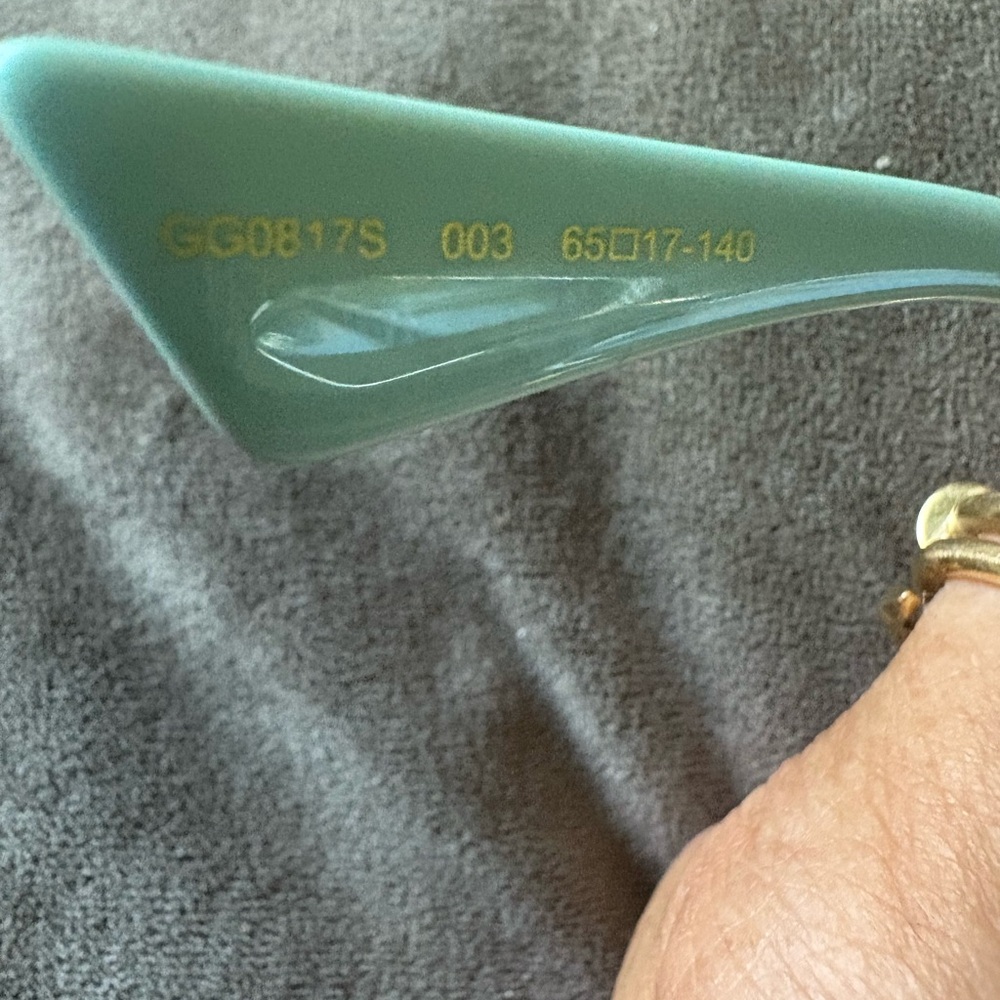 Authentic GUCCI gold frame sunglasses - Picture 9 of 10